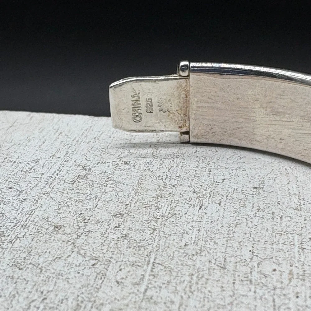 Sterling Silver Bangle Women OS Silver Good Latch Hinged Domed 925